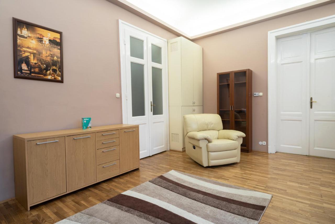 Kiraly Central Apartment With Free Parking And Ac Budapest Exterior foto